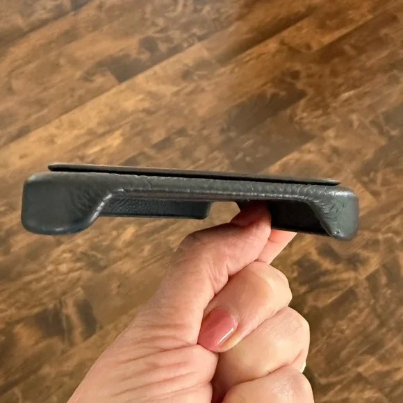 Louis Vuitton Phone Case with Monogram Card Slot - Picture 6 of 11